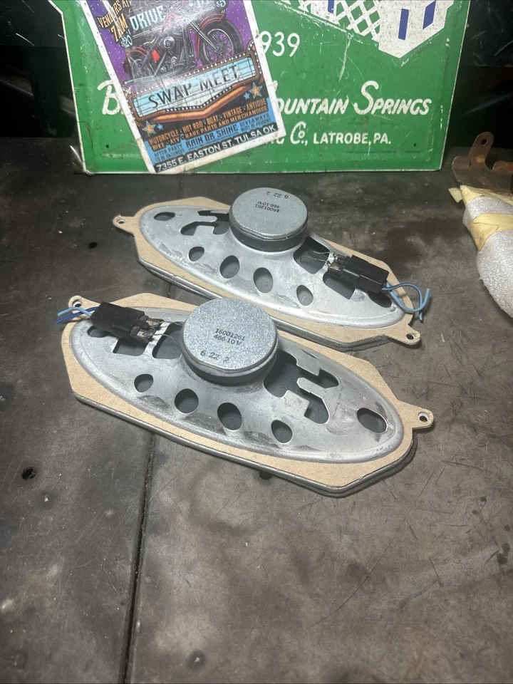 Soporte de montaje de altavoz de carrocería cuadrada para Chevy GMC 73-91 cabina esquina asiento trasero izquierdo derecho Foto 4 de 4