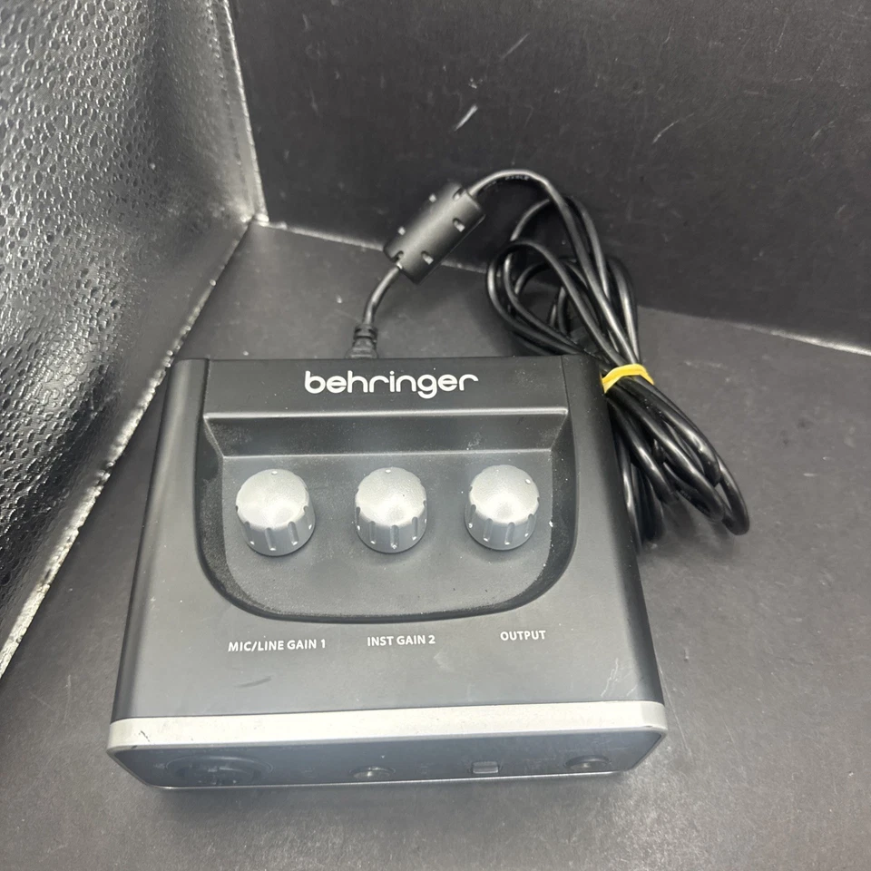 Behringer U-PHORIA UM2 Single Channel Audio Interface - Black - Image 2 of 4