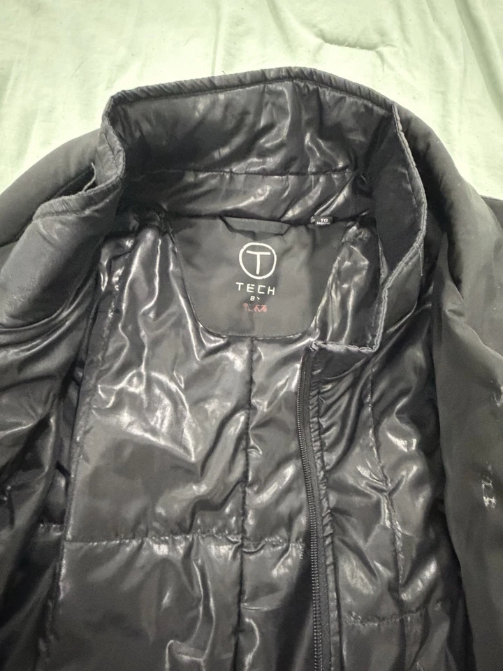 TUMI MEN'S USED BEAUTIFUL BLACK WINTER JACKET - Image 3 of 4
