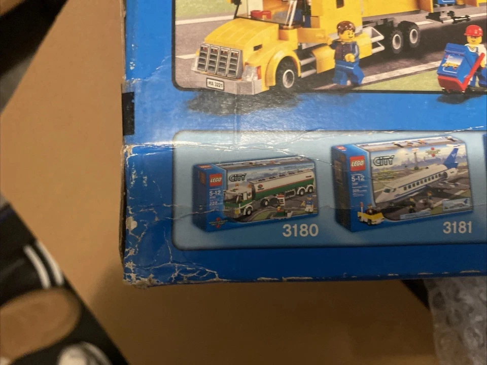 Lego City 3221 Lego City Truck Retired 2010 ~Brand New & Sealed~ - Image 4 of 4