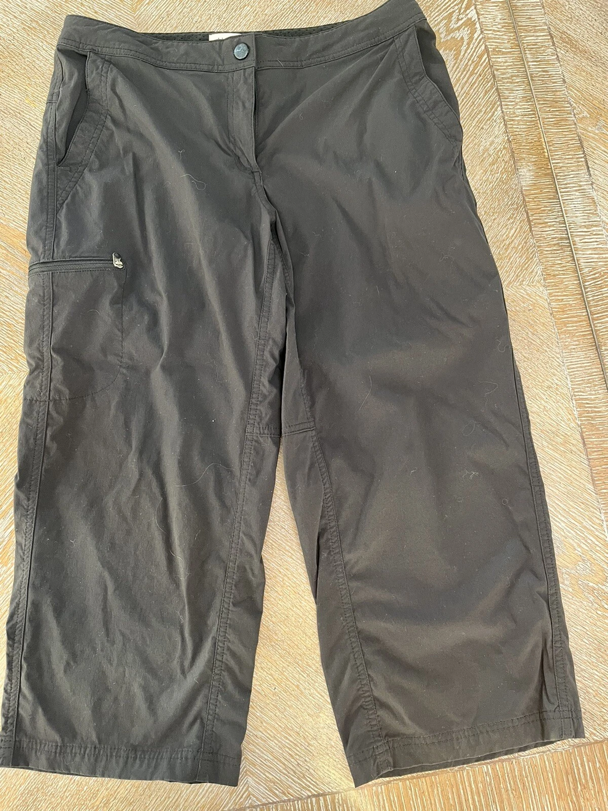 LL Bean Capri Pants Womens Black Sz 10 Nylon Cargo Outdoor Hiking Zip Pockets