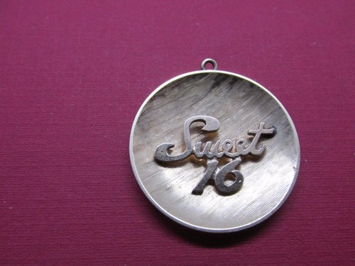 Vintage 1970s Circa Sweet 16 Charm Pendant 14k Solid Gold 5 Grams Rare Design - Picture 9 of 9
