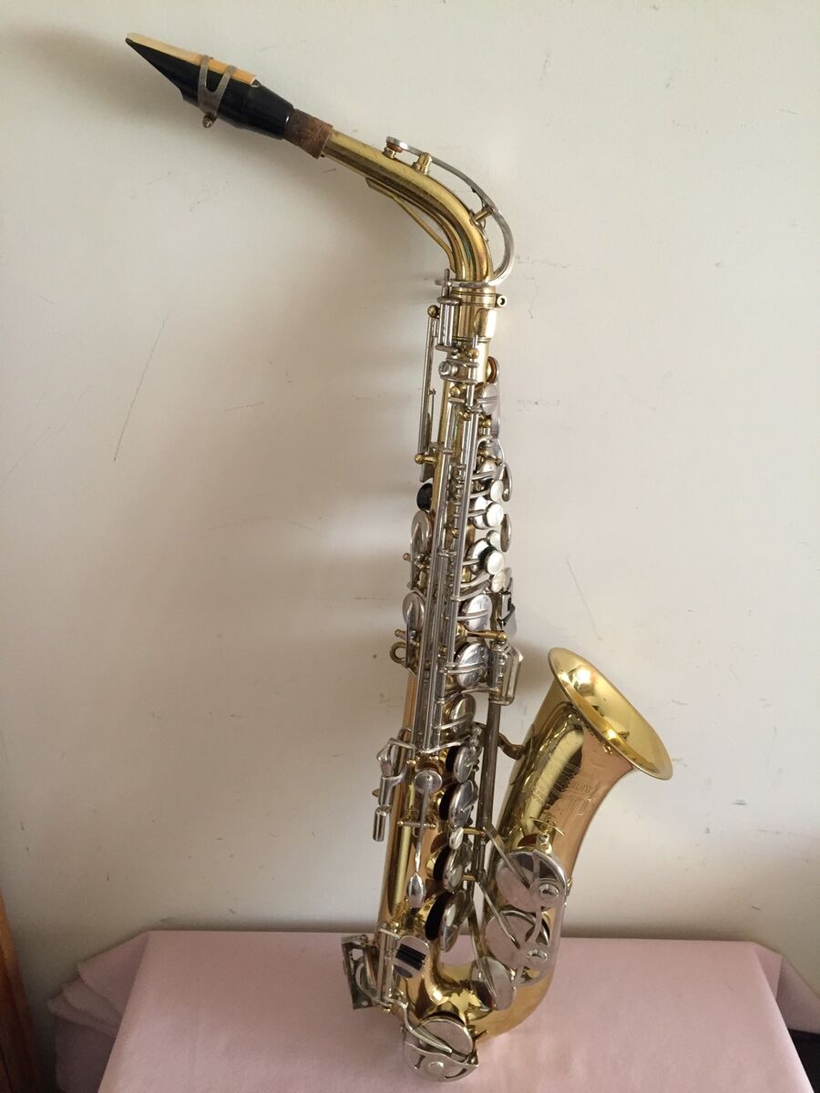 Vintage Bundy II Saxophone ( The Selmer Company . U.S.A Vintage Bundy II Saxophone ( The Selmer Company . U.S.A
