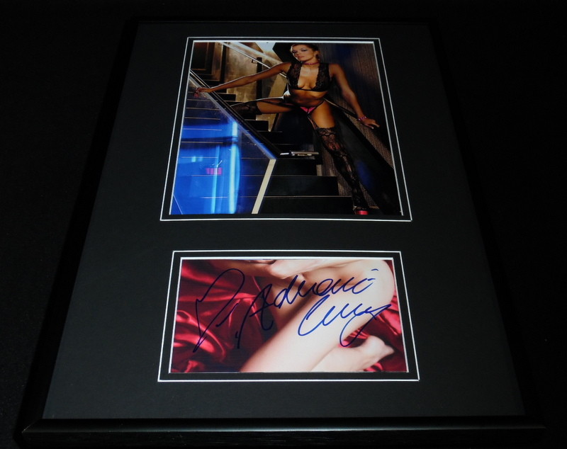 Conjunto de fotos lencería medias 12x18 firmadas por Adrianne Curry