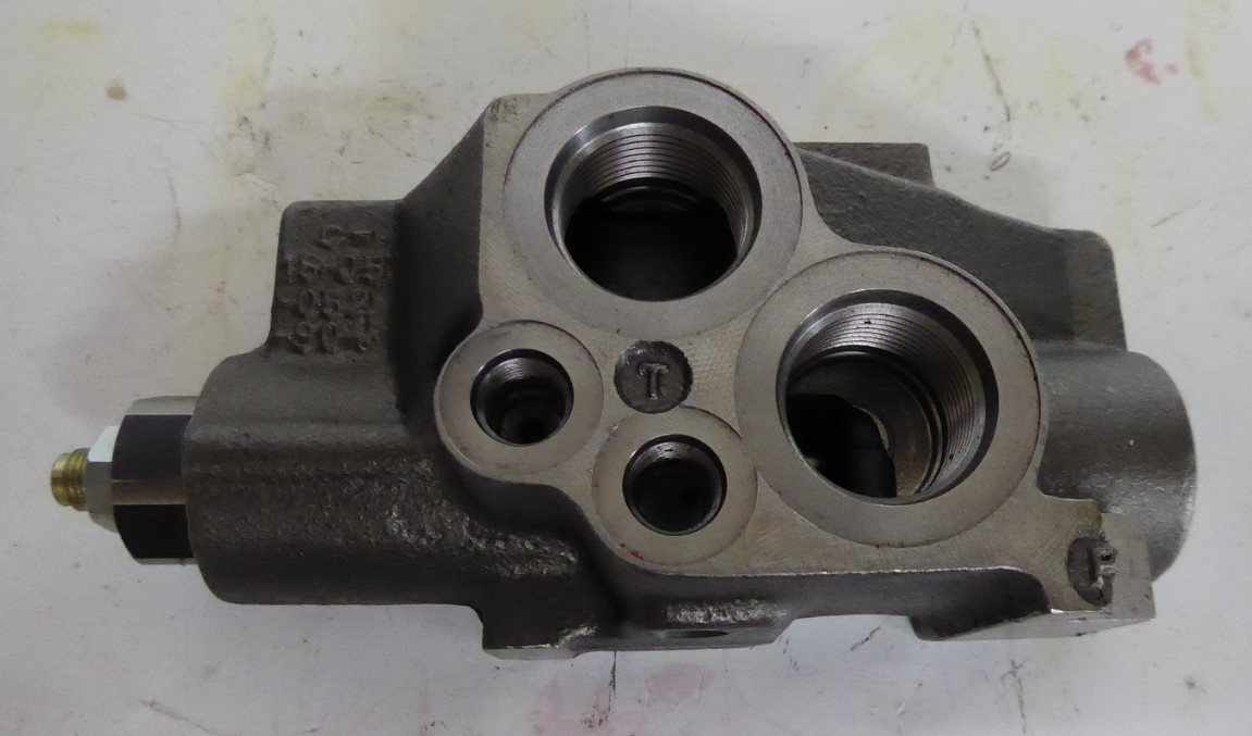 QCC Bosch Rexroth Directional Control Valve MP18 RA 64 965/01.05 Inlet End Cover