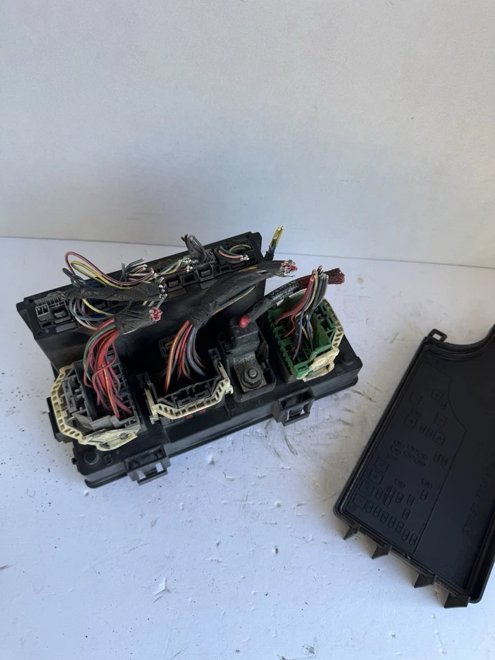 04692343AD Jeep 2011 2014 Patriot Compass caja de fusibles bahía de motor 2012 2013 OEM O53 Foto 4 de 4