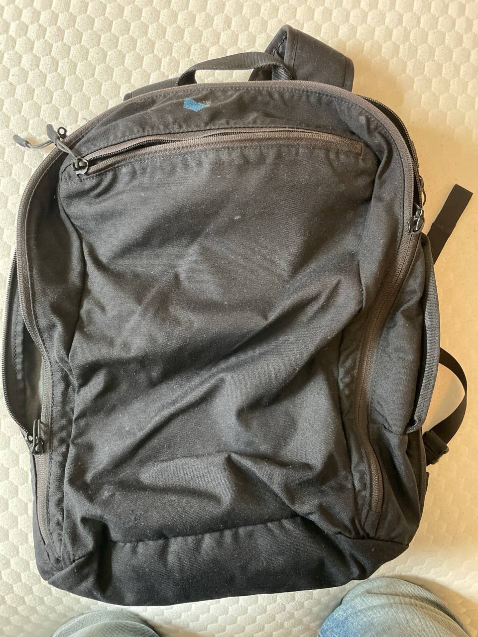 Minaal Carry-On 2.0 Backpack 35L Black Travel Laptop Bag - Zipper Fault