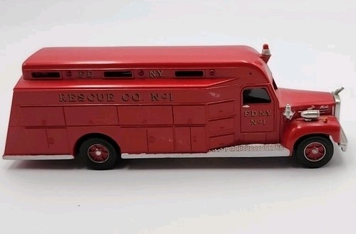 Dehanes Models Mack B FDNY Rescue 1 1:55 - Picture 6 of 7