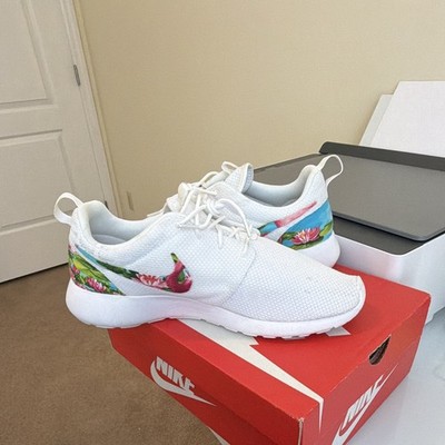 Nike Roshe Unisex White Multicolor Floral Low Top Lace Up Sneaker, Pre-Owned