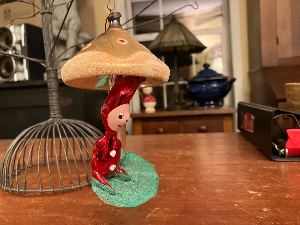 Vintage De Carlini ? Italian Blown Glass Christmas Ornament - Elf Under Mushroom - Image 2 of 4