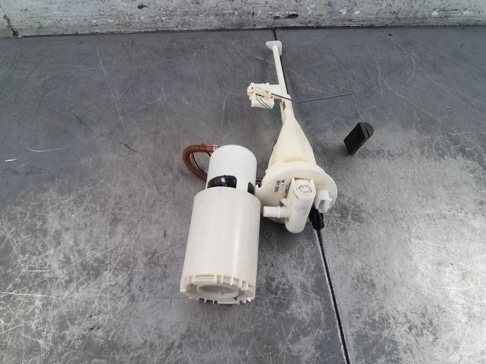 2007 Porsche Cayman S 987 Fuel Pump / Sending Unit #3075 G2 - Image 2 of 4