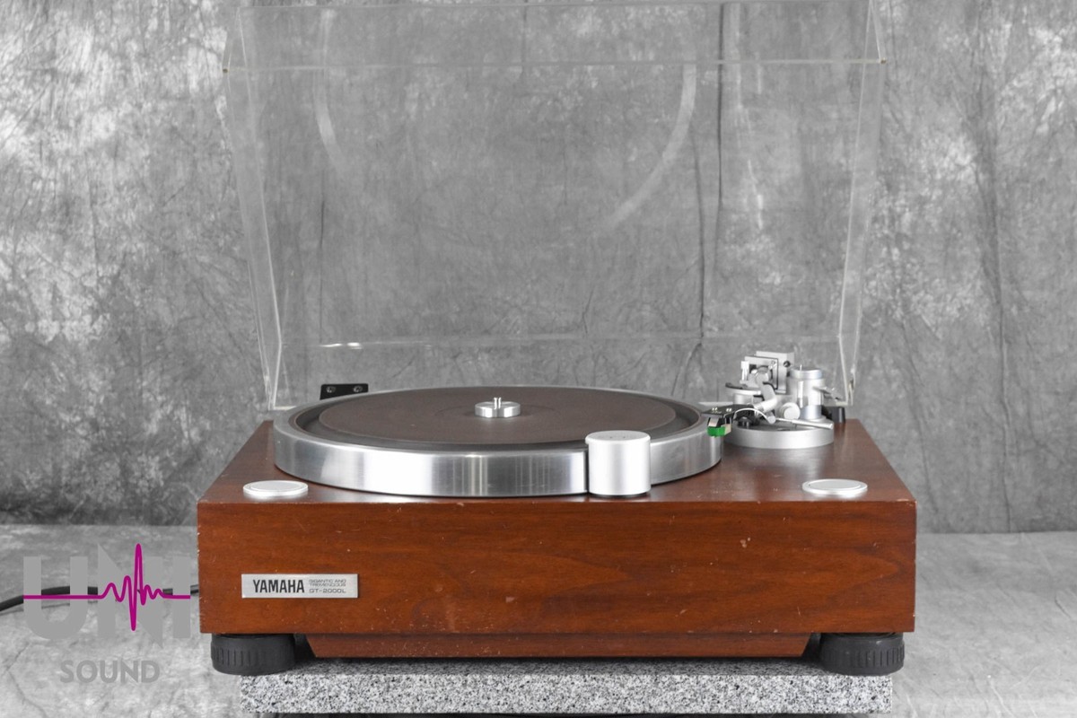 YAMAHA GT-2000L Turntable W/ Auto Lifter Adjust In Very Good