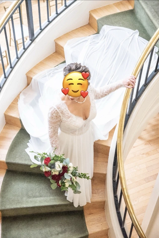 Vestido de novia Allure (estilo #9515, en marfil), talla 8 Foto 3 de 3