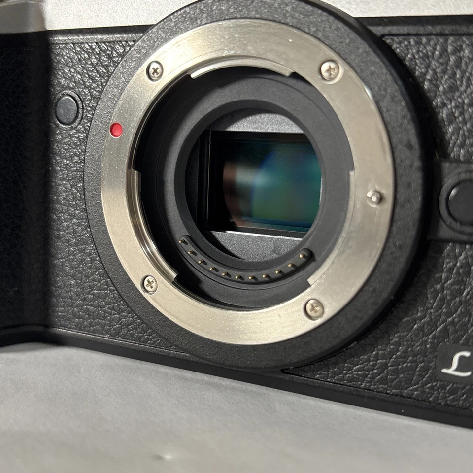 Panasonic LUMIX DMC GX8 20.3MP 4K MFT Mirrorless Camera - Body Only - Bundle - Image 4 of 4