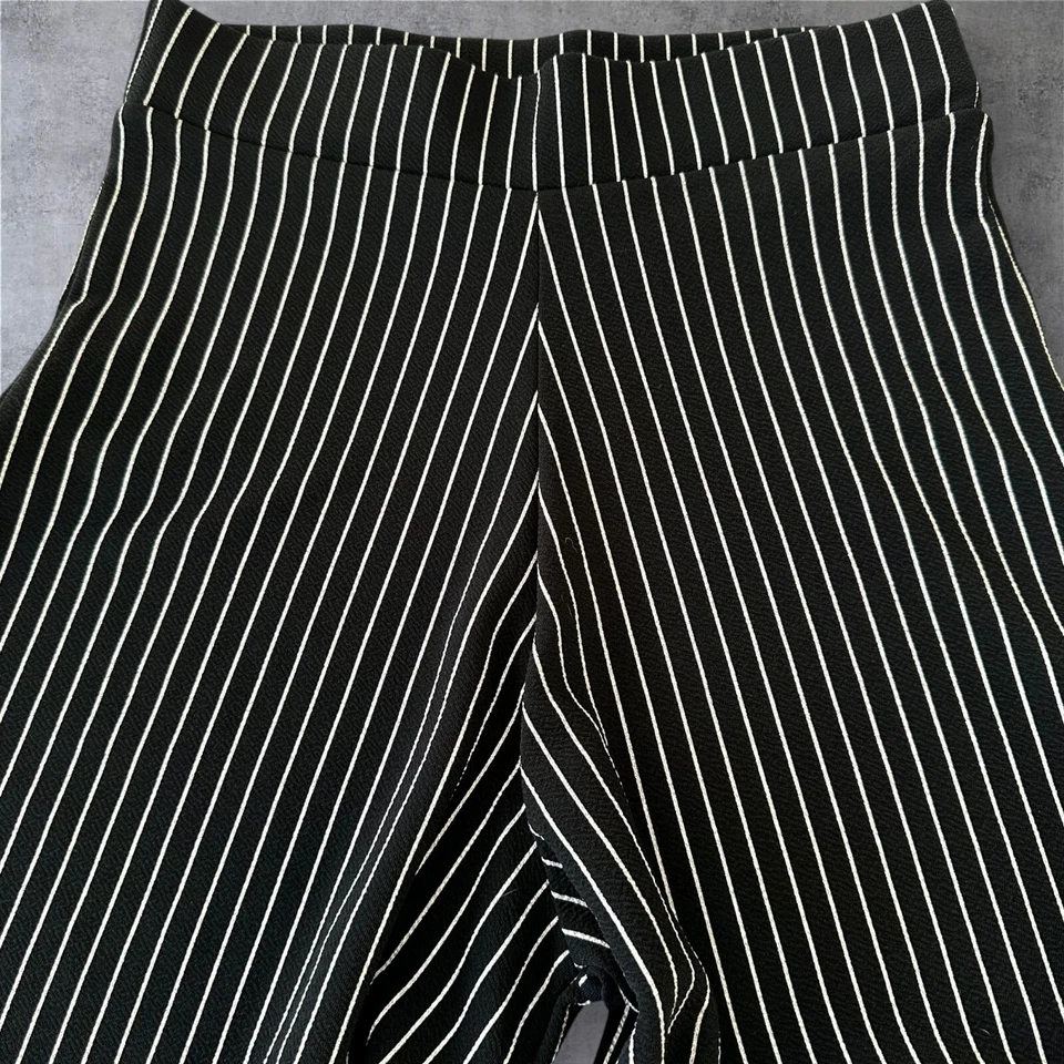 Boo Hoo Women's 6T Black & White Striped Elastic Waist Wide-Leg Pull On Pants - Image 4 of 4