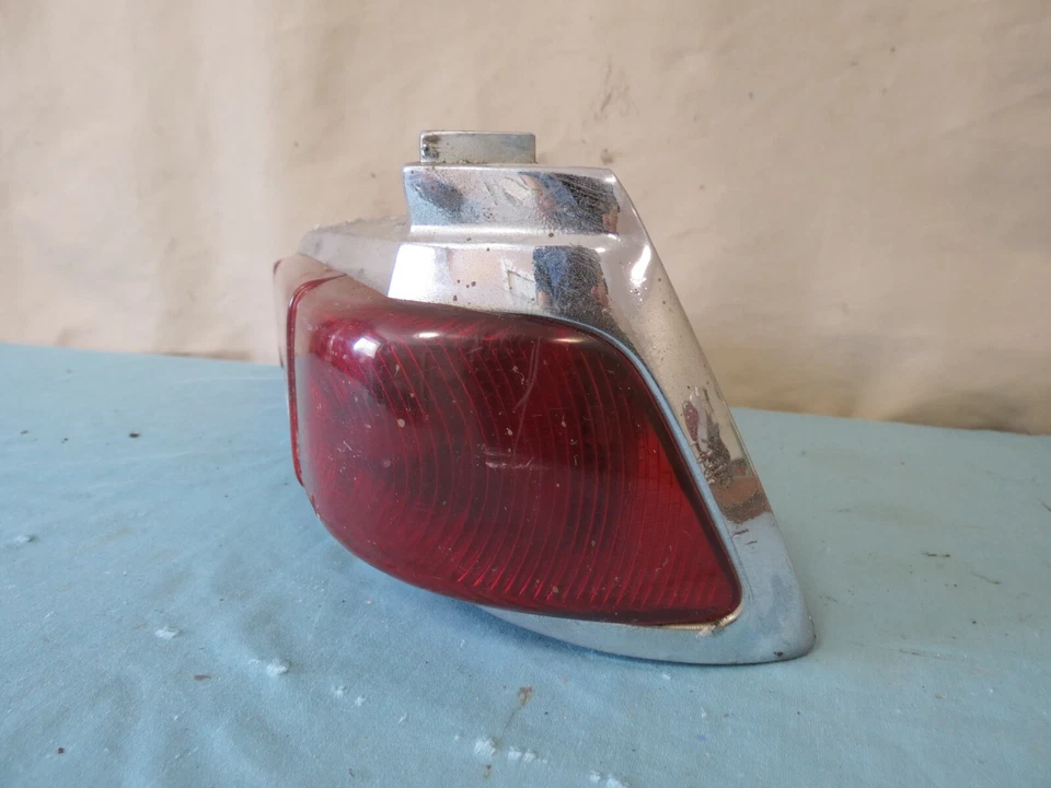 ✅ 65-68 Mercedes w110 ESQUINA EXTERIOR QTR MTD luz trasera derecha PASAJERO OEM Foto 4 de 4