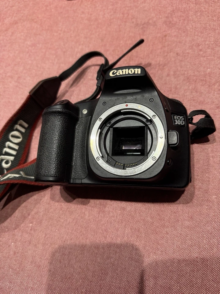Canon EOS 30D, photo 1 of 3