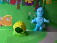 In The Night Garden Soft N Cosy Iggle Piggle Figure & Bush - Ideal Cake Topper!!