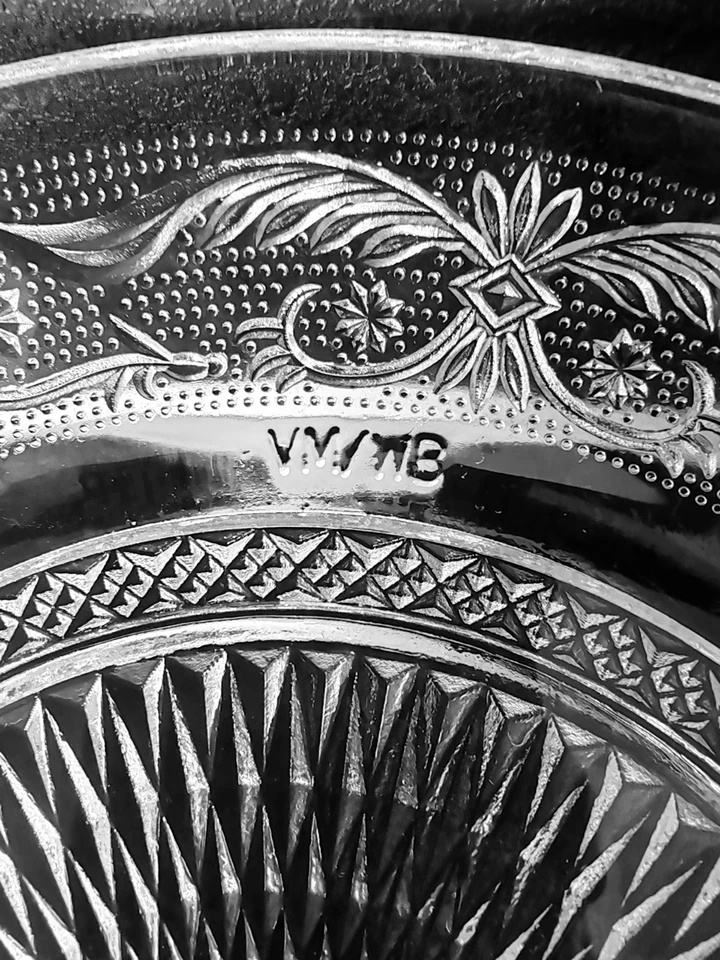 Assiette vintage en verre ciselé transparent 22 cm motif floral et géométrique - Photo 2/4