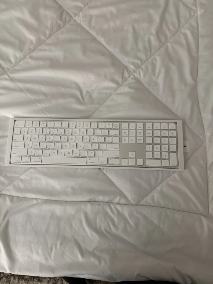 Apple Full Size Magic Keyboard - Image 4 of 4