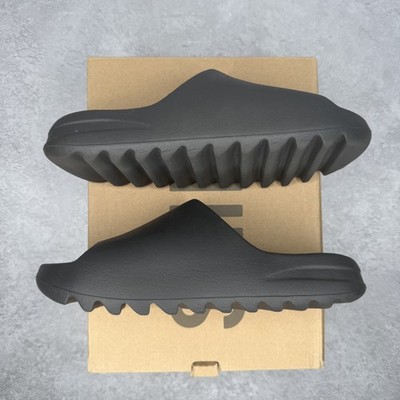 Size 11M/12.5W - adidas Yeezy Slide Onyx *pre-owned* SIZE 11