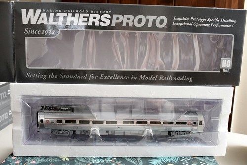 HO-Walthers Proto 920-14858 85' BUDD Metroliner Coach 800 Pennsylvania DCC/Sound | Zustand: Used