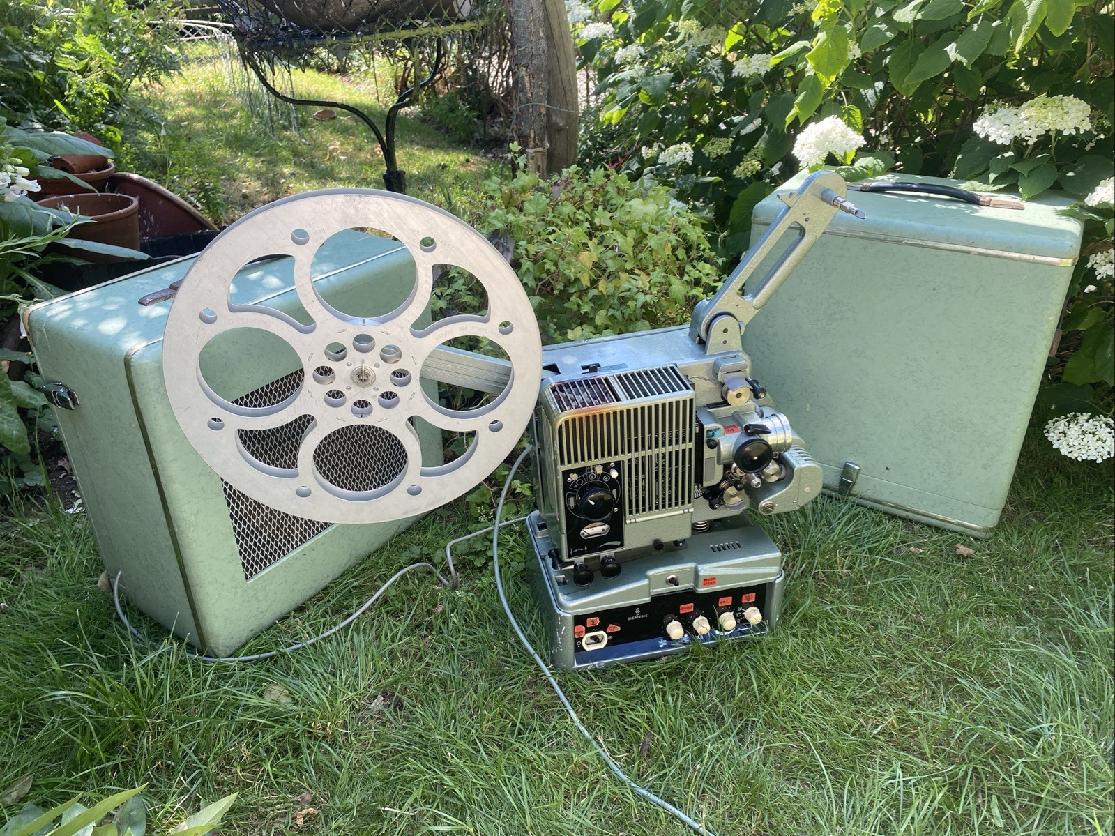 Vintage 16mm Projector Siemens 2000 & Speaker & Cases Not Working (No2) Spares