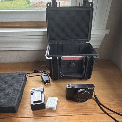 Sony DSC-RX100m5 20.2MP Zeiss f/1.8 w/ Hard Case, 2 Batteries