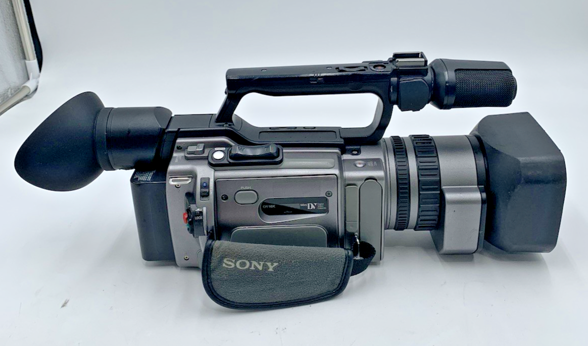 Sony DCR-VX2100 Digital Handycam Camcorder 3CCD 48x Digital MiniDV