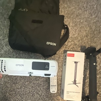 Epson Projector with Vankyo Projector Mount, Carrying Bag, and Remote