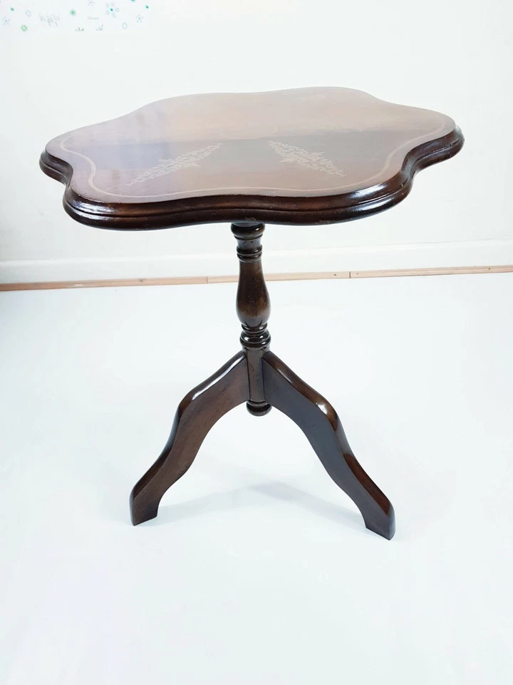 Vintage Tilt Top Table 3 Leg Pie Crust Edge Hand Painted Art QUALITY HARD WOOD - Image 3 of 4