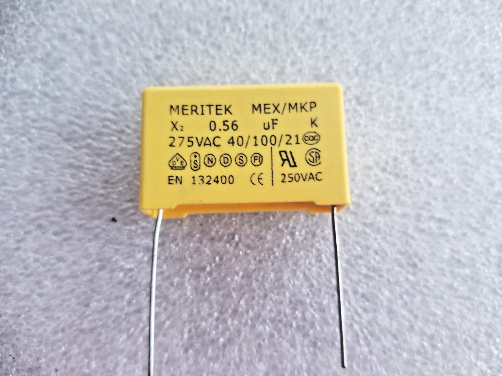 4 pieces MERITEK Polypropylene Film capacitor 0.56uf 275VAC 600VDC 105c 10%