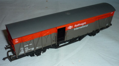 HORNBY SPUR OO BR VIX FERRY VAN 2380 393-5 RAILFREIGHT INTERNATIONAL R027