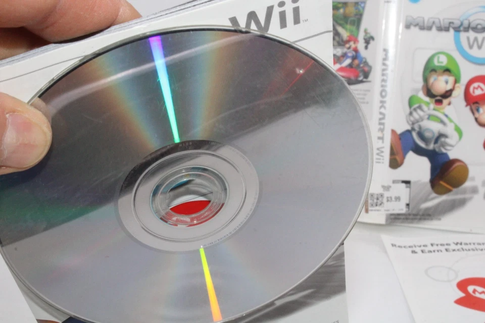 Mario Kart Wii Nintendo USA Video Game in Box / manual / clean - Image 3 of 3