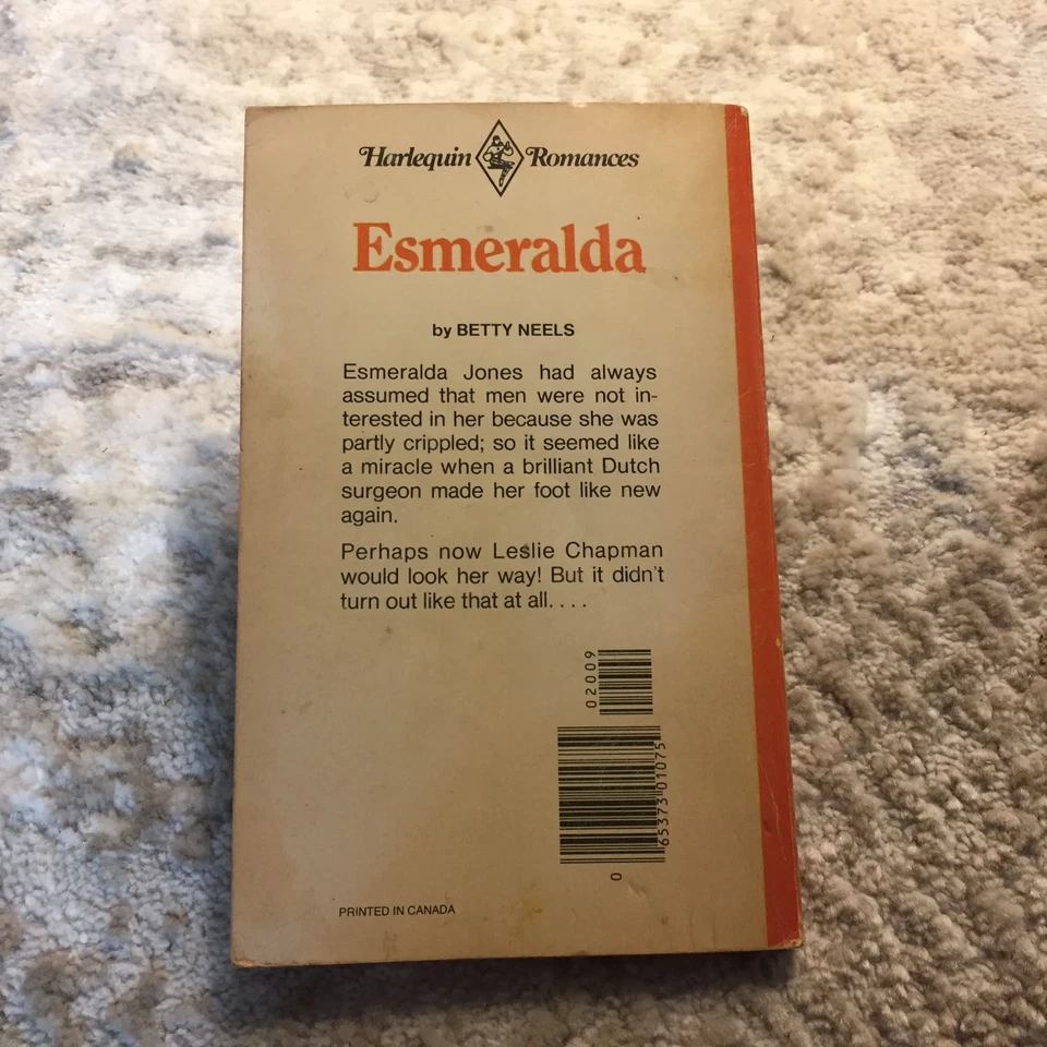 Esmeralda Betty Neels 1976 First Edition Harlequin Medical Romance Paperback - Imagem 2 de 4