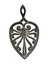 Vintage Cast Iron Heart Scroll Sad Iron Footed 9" Trivet Kitchen 262 Ornate