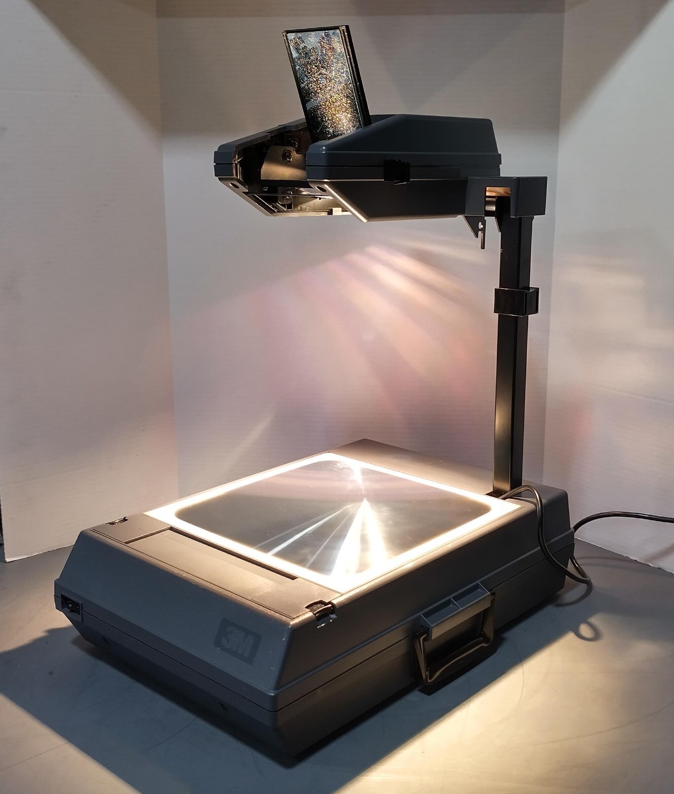3M 2000 AG Portable Overhead Transparency Projector Briefcase Tested Working