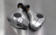 09-17 Yamaha V-Star XVS 950 handlebar clamp riser 5PX-23442-01-00