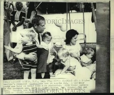 1971 Press Photo Kienast Quints and parents at backyard birthday party.