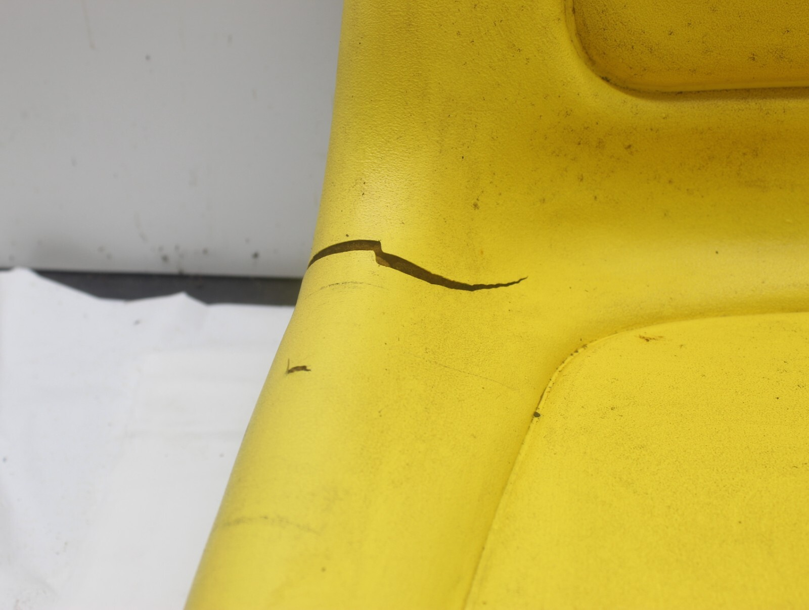 John Deere L110 Lawn Tractor Low Back Seat Yellow Cracked AUC13381 eBay