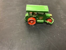 VINTAGE LESNEY ENGLAND  NO. 1 GREEN ROAD ROLLER W/RED METAL WHEELS 1960'S