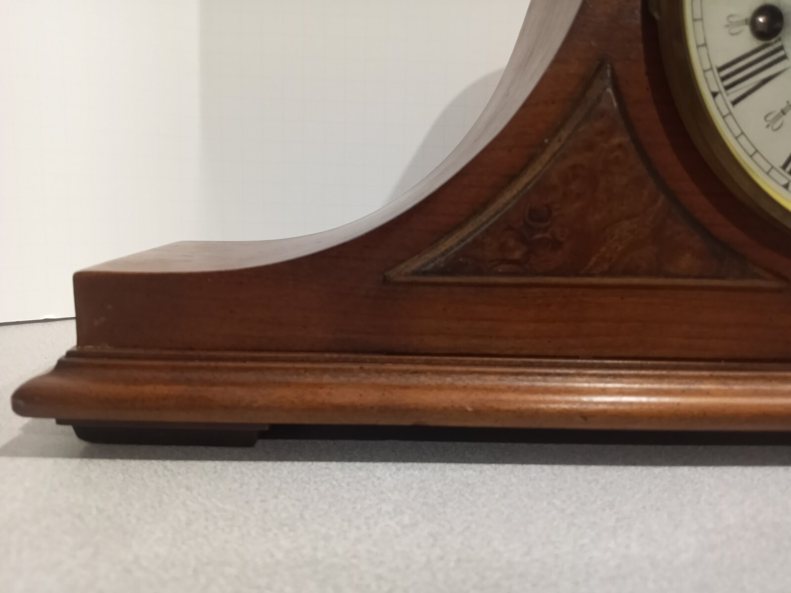 Howard Miller Mantle Clock 1050020 Wind up Three Chimes Works *See