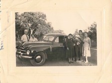 ALTES FOTO 1954 FAMILIE UND IHR OLDTIMER SKODA 1201 ?