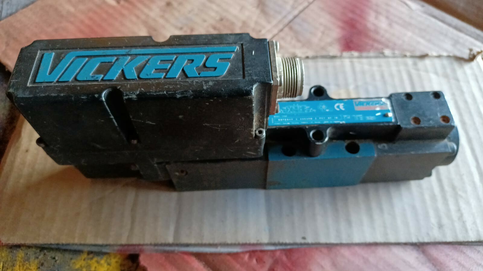 NEW VICKERS KBFDG4V333C20NZPC7H710 PROPORTIONAL VALVE Free