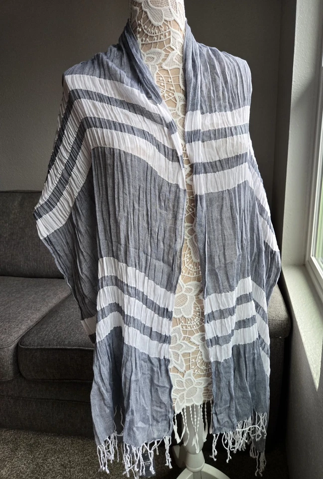 Шарф Abercrombie & Fitch New York 74 x 16 дюймов серый с белыми полосками - Изображение 3 из 4