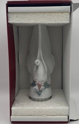 Lladro 6643, Message of Peace Dove In Christmas Box - Appears to