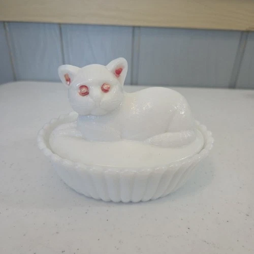 Vintage Westmoreland Cat on Nest Covered Dish White Milk Glass 5.5" Animal