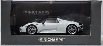 Porsche 918 Spyder Weissach Paket 2015 White 1:43 Minichamps CA