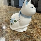 VTG Artistic Gifts Inc Ceramic White Cat Blue Flowers Figurine Hand Painted 1988 — photo 2