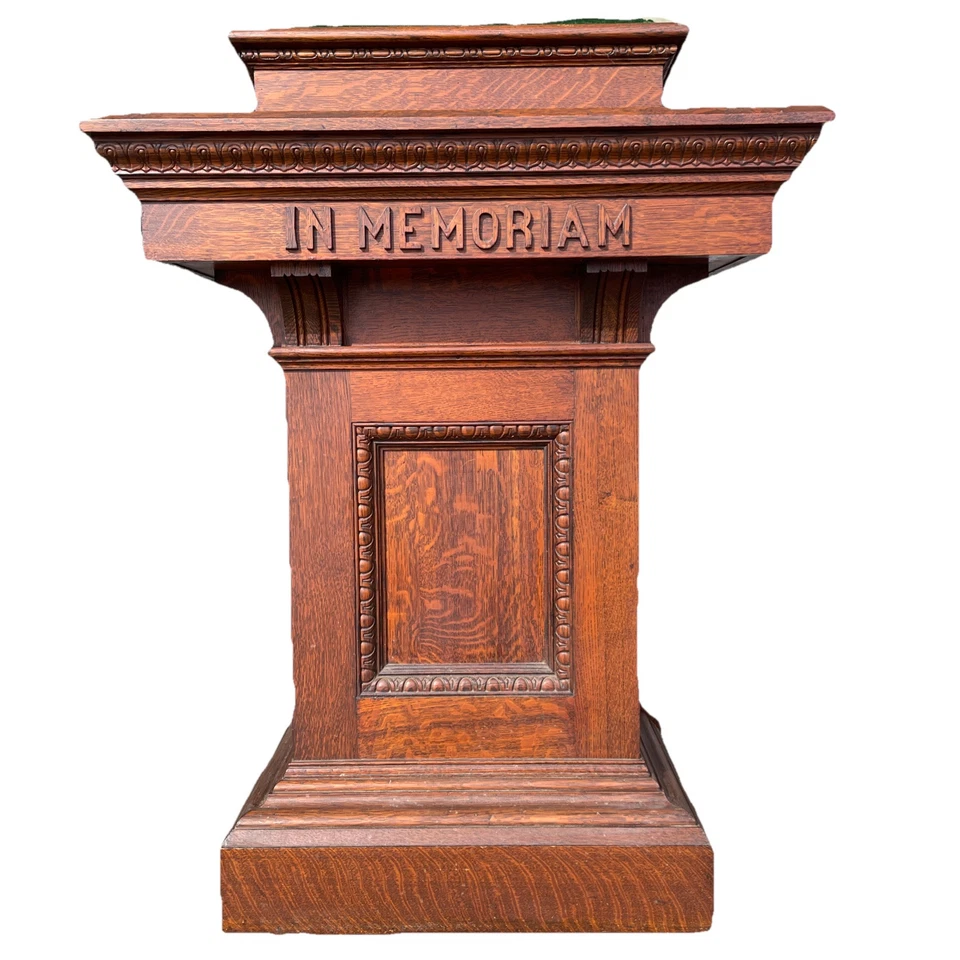 Púlpito, atril o podio antiguo de roble aserrado en cuartos de diseño gótico Foto 2 de 4